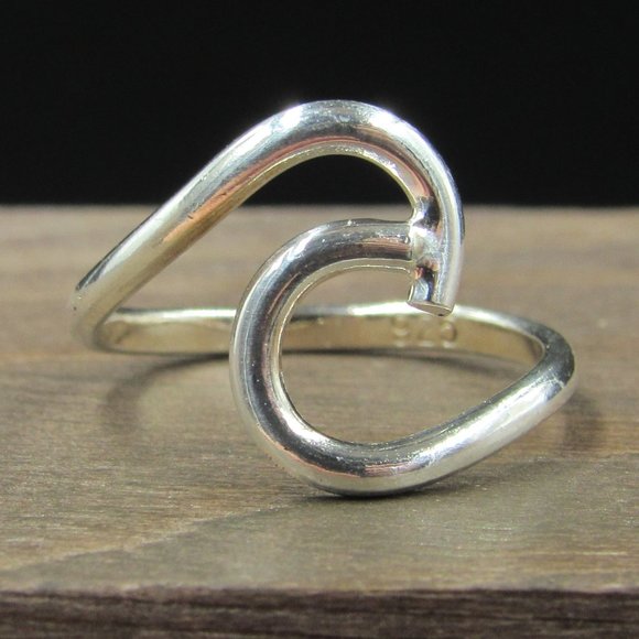 Jewelry - Size 5.5 Sterling Silver Odd Design Wave Beach Band Ring Vintage